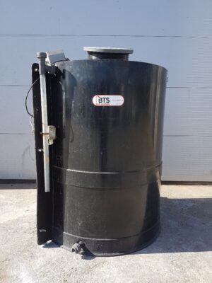 Used PE tank with flat bottom single walled