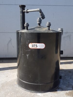 Used PE tank with flat bottom single walled